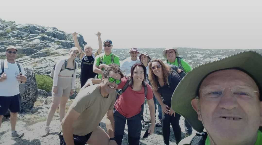 Grupo numa atividade de montanha